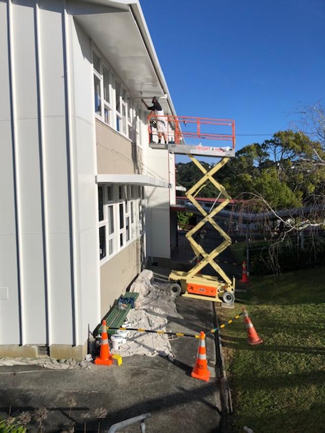 Exterior building scissor lift painting